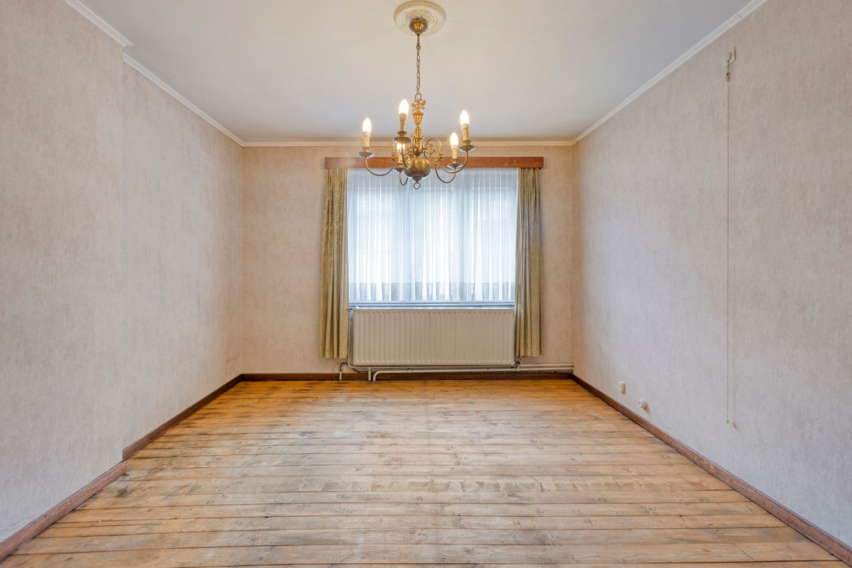Te renoveren rijwoning in hartje Bilzen foto 18