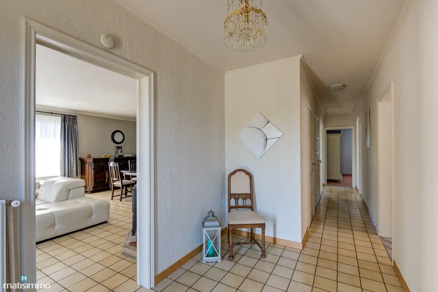 VERZORGDE EN VOLLEDIG GELIJKVLOERS INGERICHTE GEZINSWONING MET 3 SLAAPKAMERS EN TUIN IN RIEMST foto 2
