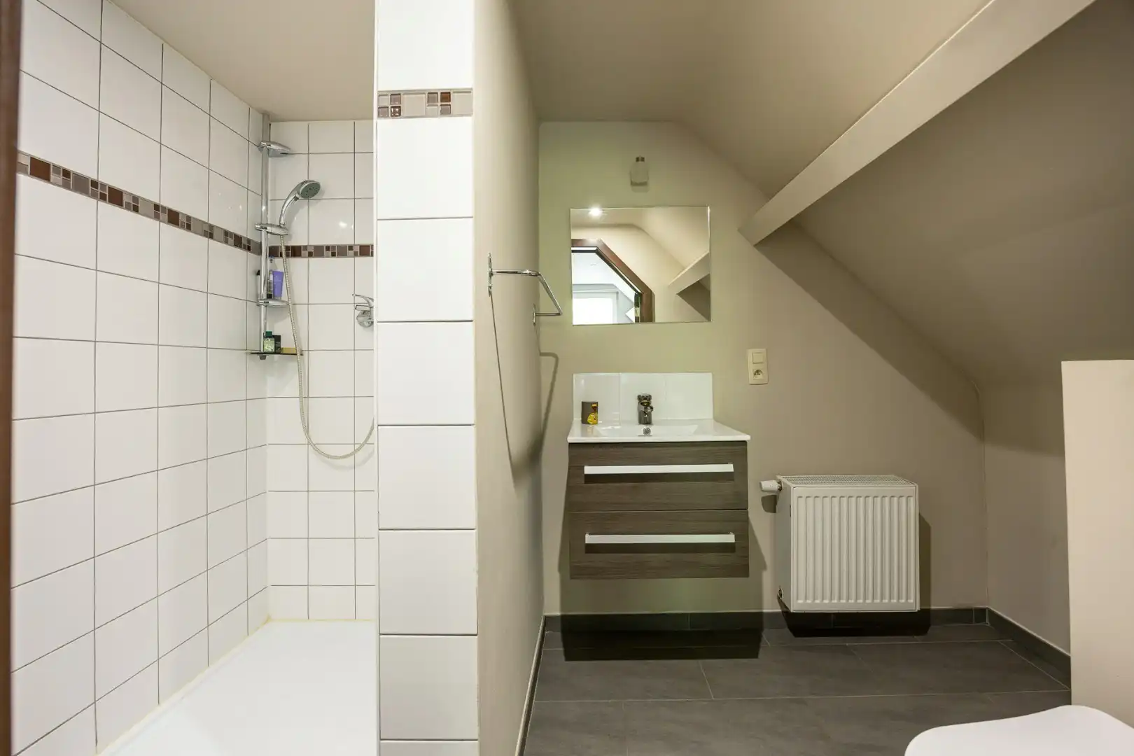 Zeer ruime woning (8 slpk + 8 badkamers) op een perceel van ca. 1.522 m² te Wijnegem/grens Schilde foto 21