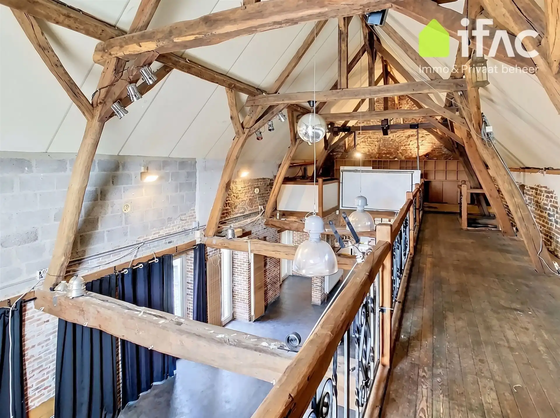 Handelspand met appartement, feestzaal en tuin foto 19