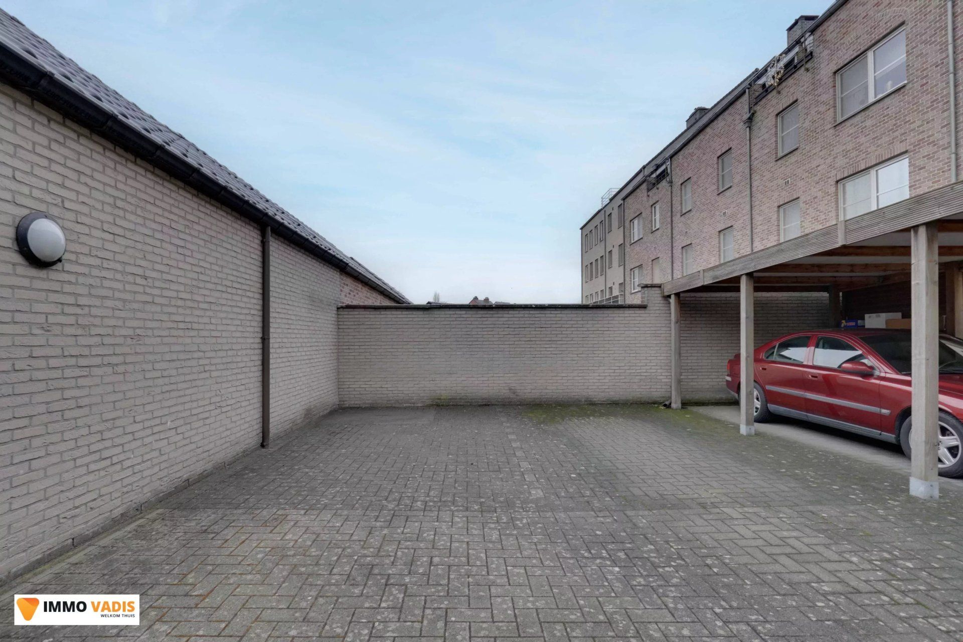 Goed onderhouden appartement met twee slaapkamers, terras en afgesloten parkeerplaats foto 14