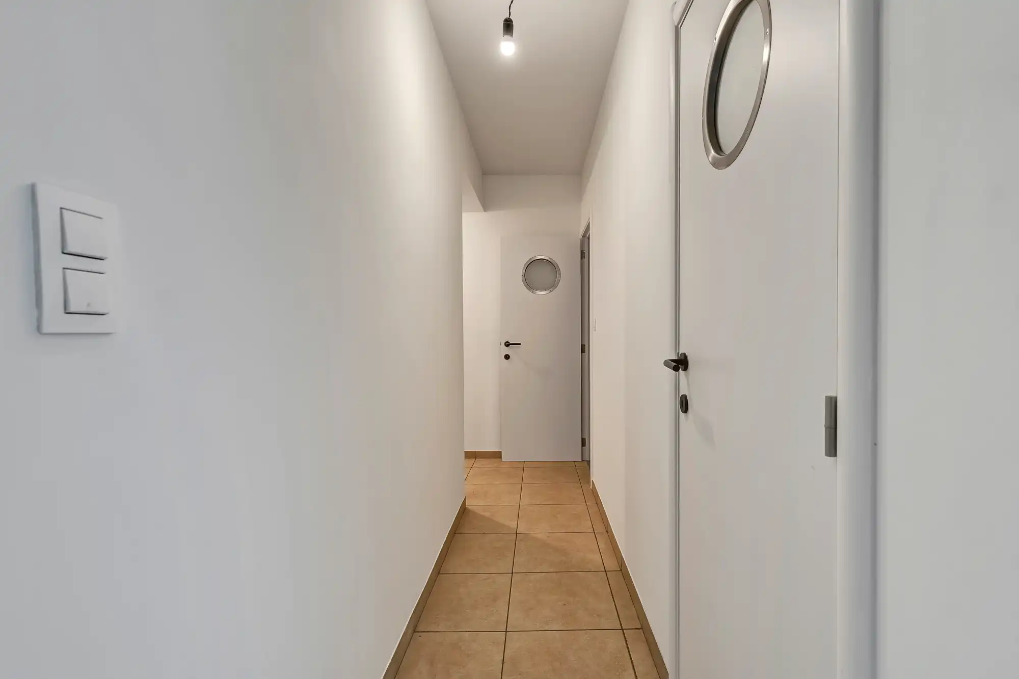 Instapklaar gelijkvloers appartement met tuin nabij centrum foto 2