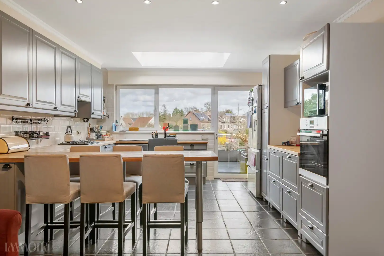 Veelzijdig commercieel pand met ruime woonst, terras en tuin. foto 13