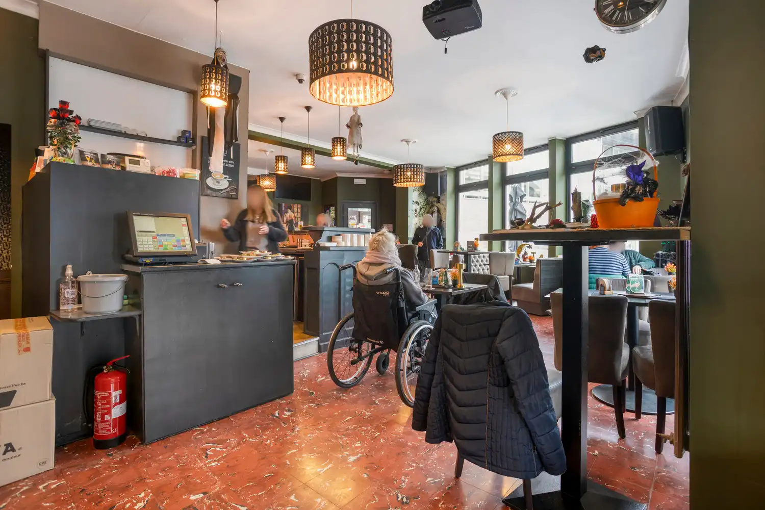 HANDELSPAND MET WOONST - UNIEKE LIGGING AAN HET STADSPLEIN EN DE DEMER foto 6