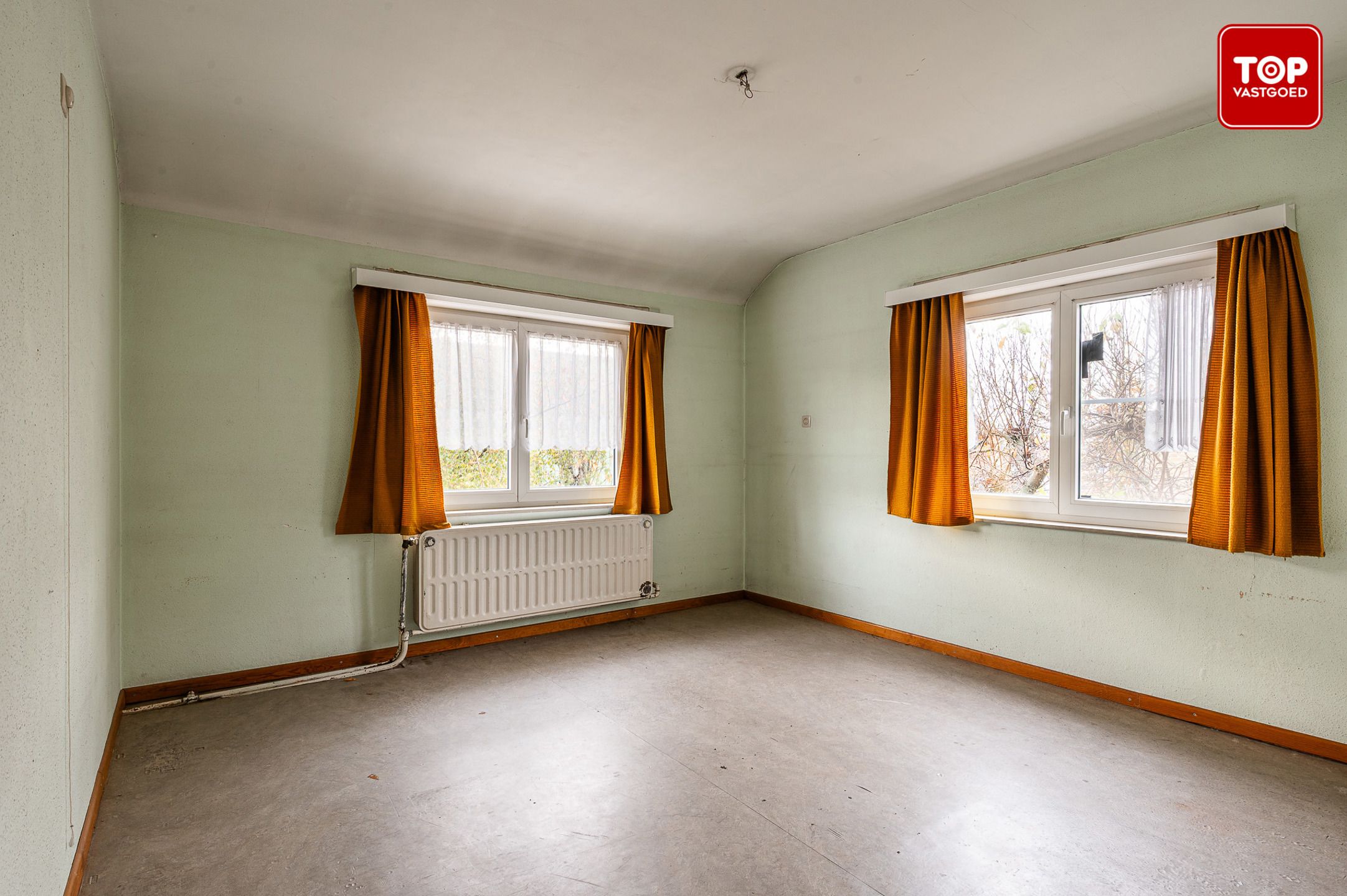 Te renoveren alleenstaande woning met 4 Slaapkamers foto 11