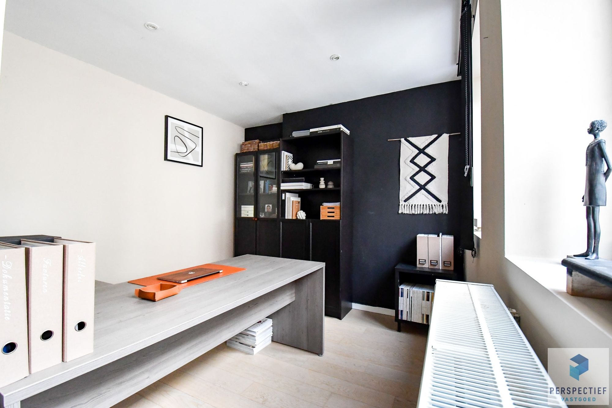 Volledig gerenoveerde woning met uitweg en tuin foto 14