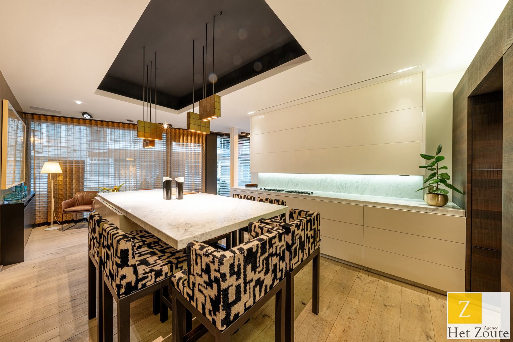 Volumineus en lichtrijk appartement in het hart van Knokke foto 10