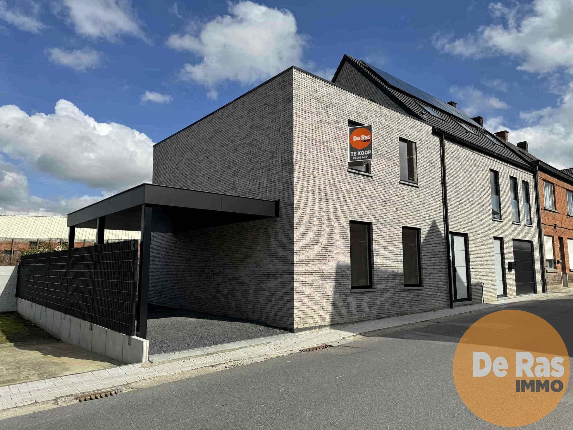 LEDE - Moderne, energiezuinige halfopen woning foto {{pictureIndex}}