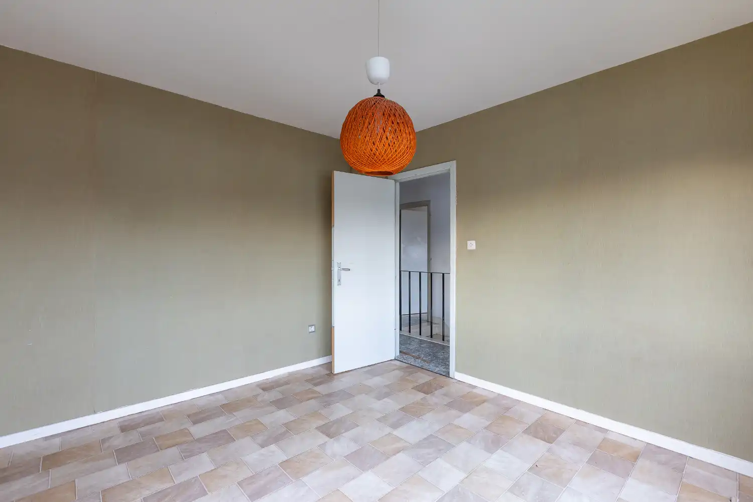 Te renoveren woning op uitstekende locatie foto 28