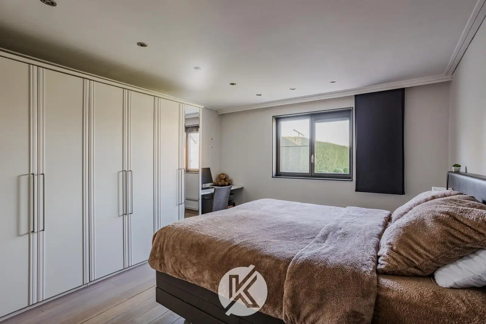 Ruime halfopen bebouwing op strategische locatie foto 15