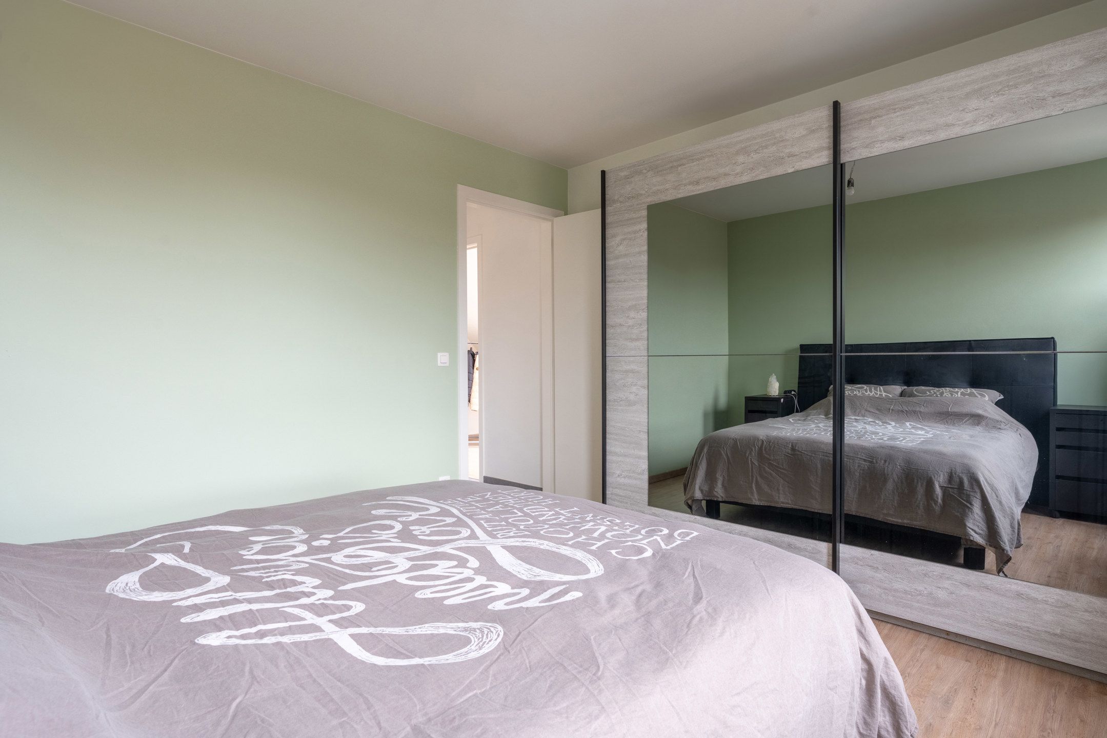 Gezellig 2-slaapkamer app met terras, berging en autostaanplaats. foto 15
