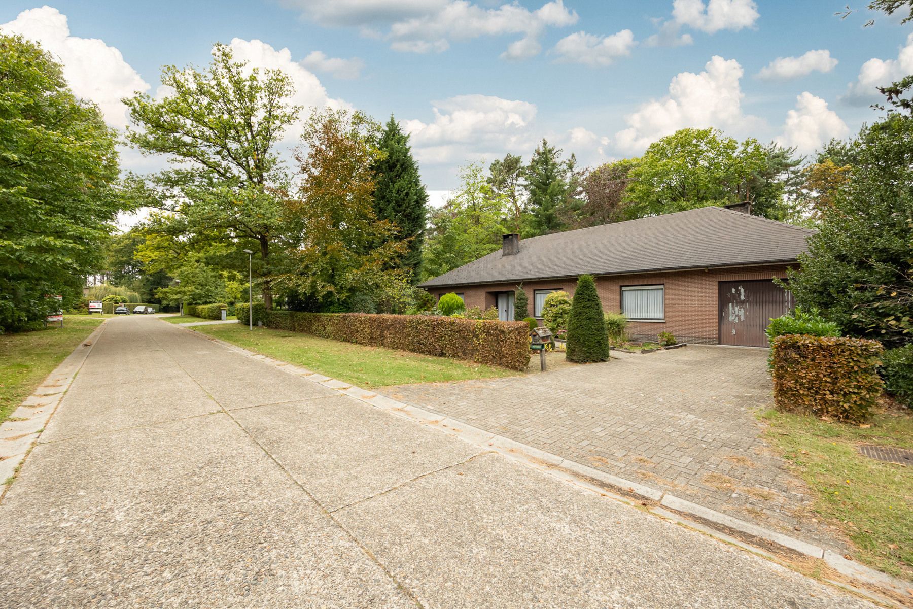 Laagbouwvilla op residentieel perceel van ca. 1.783 m². foto 3