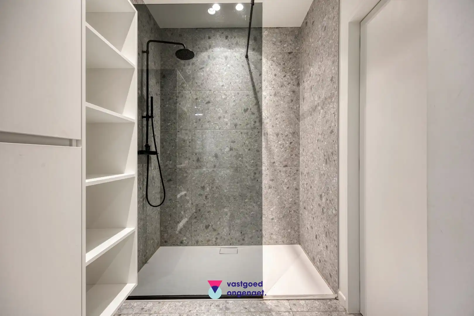 Exclusieve penthouse met zicht op water en stad foto 15