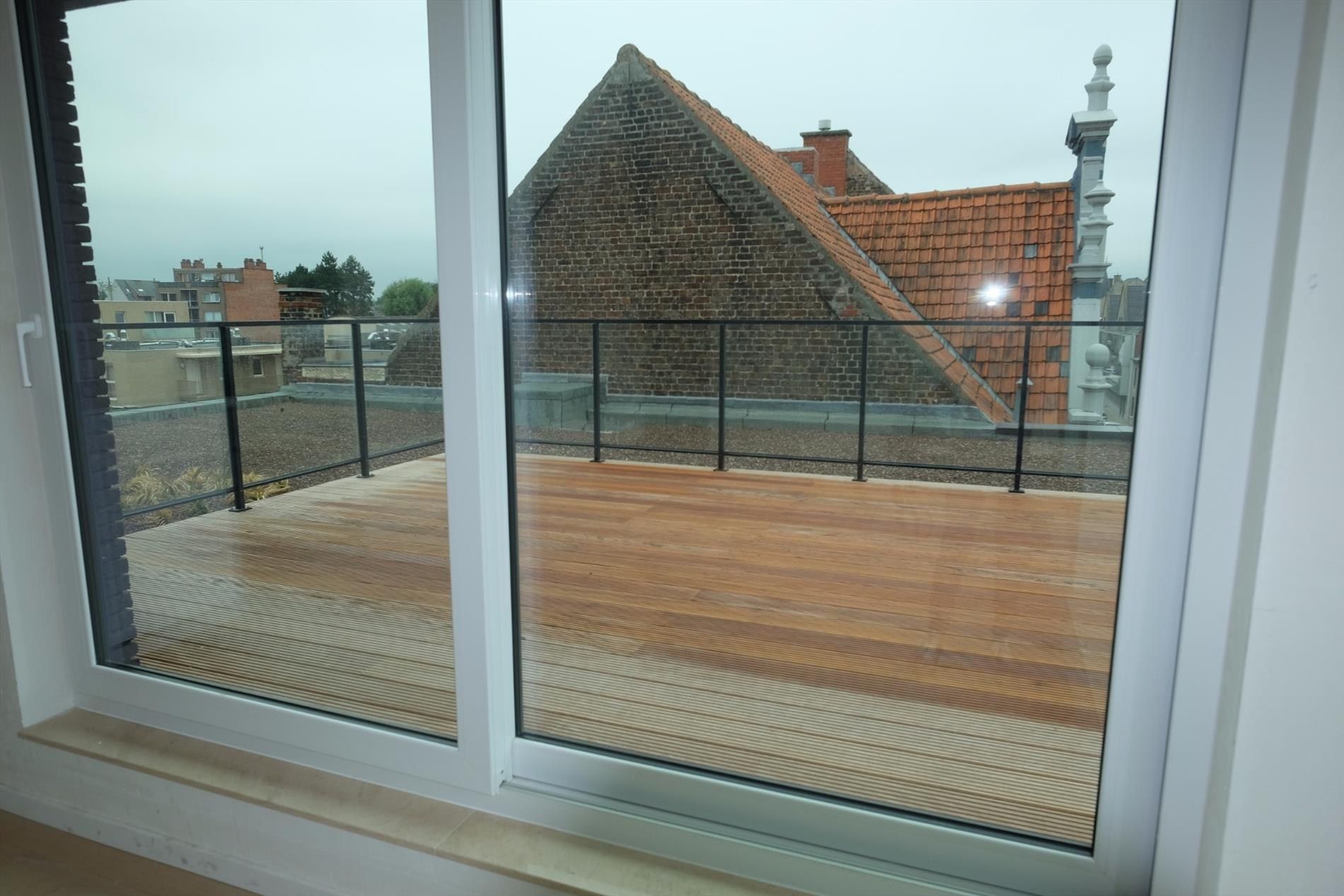 Centraal gelegen nieuwbouwappartement met ruim zonnig terras foto 4