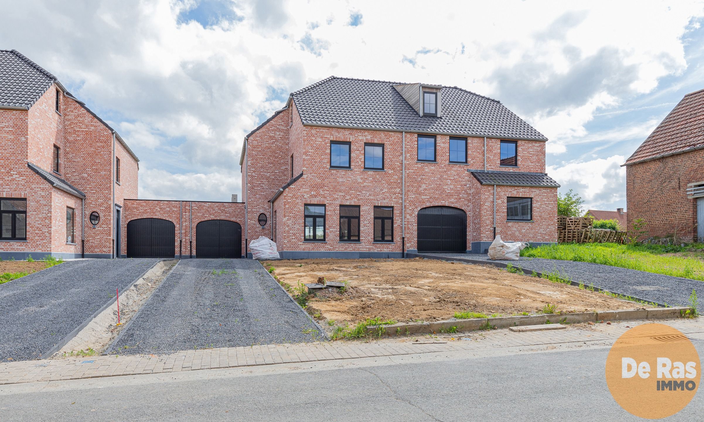 WOUBRECHTEGEM - Mooie nieuwbouwwoning op een unieke locatie foto 1