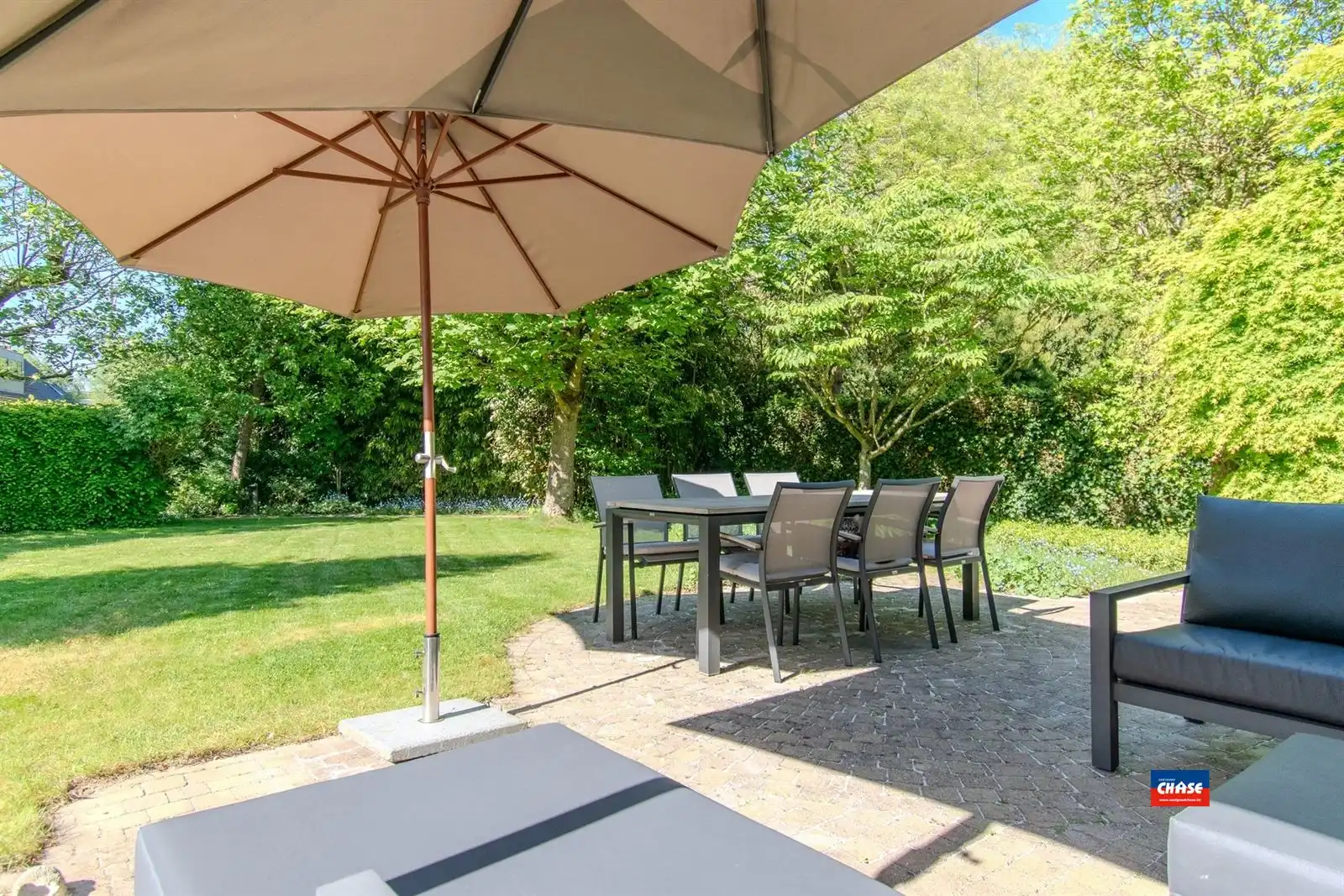Villa met prachtige tuin in een doodlopende straat foto 5