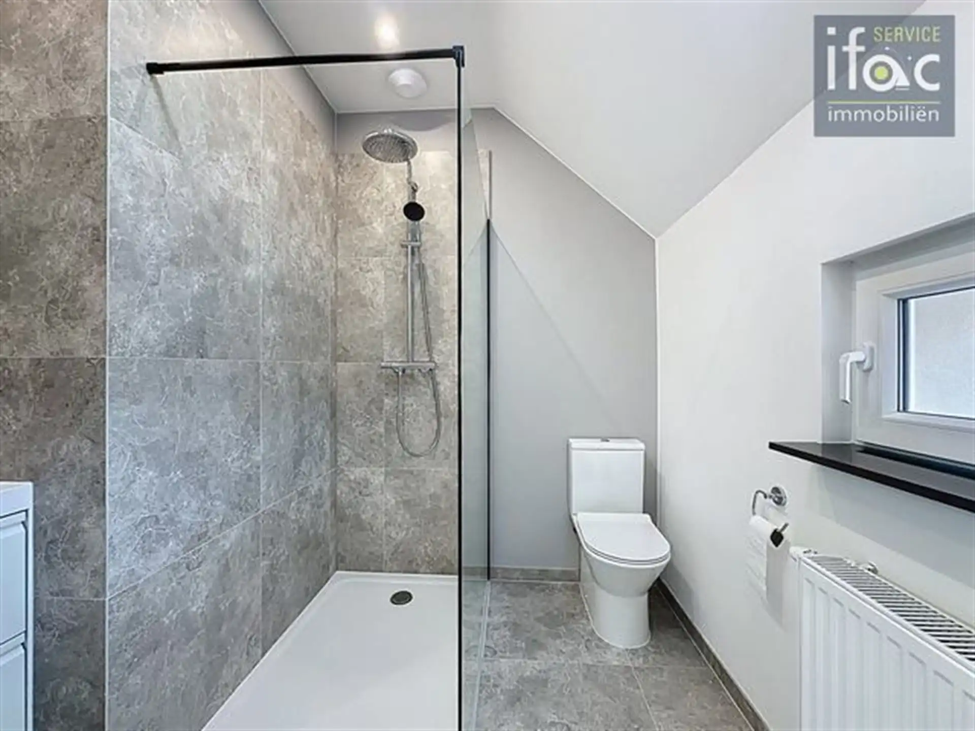 Gerenoveerde rijwoning foto 9