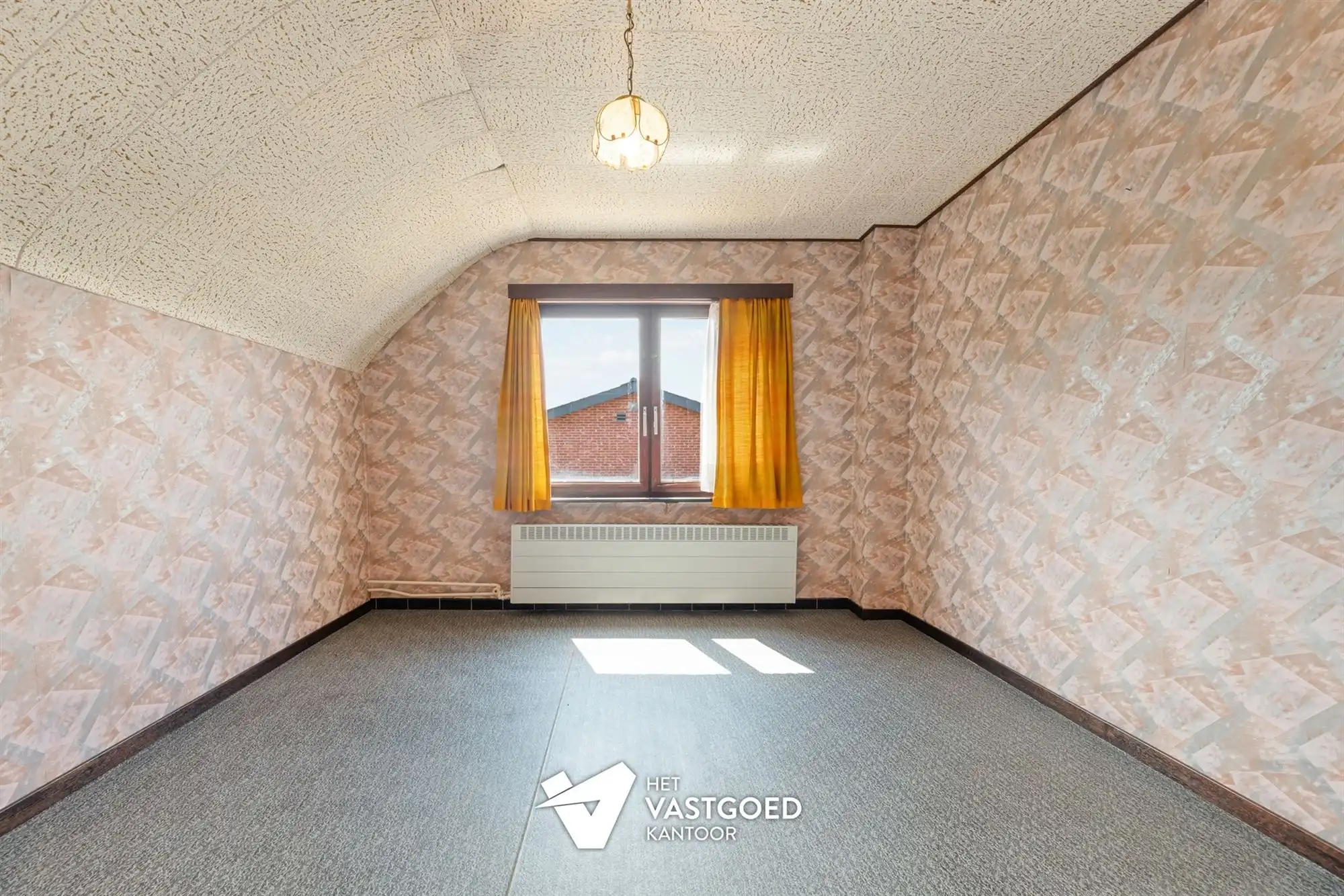 RUIME, STATIGE WONING OP GROENE LIGGING MET RUIM PERCEEL foto 14