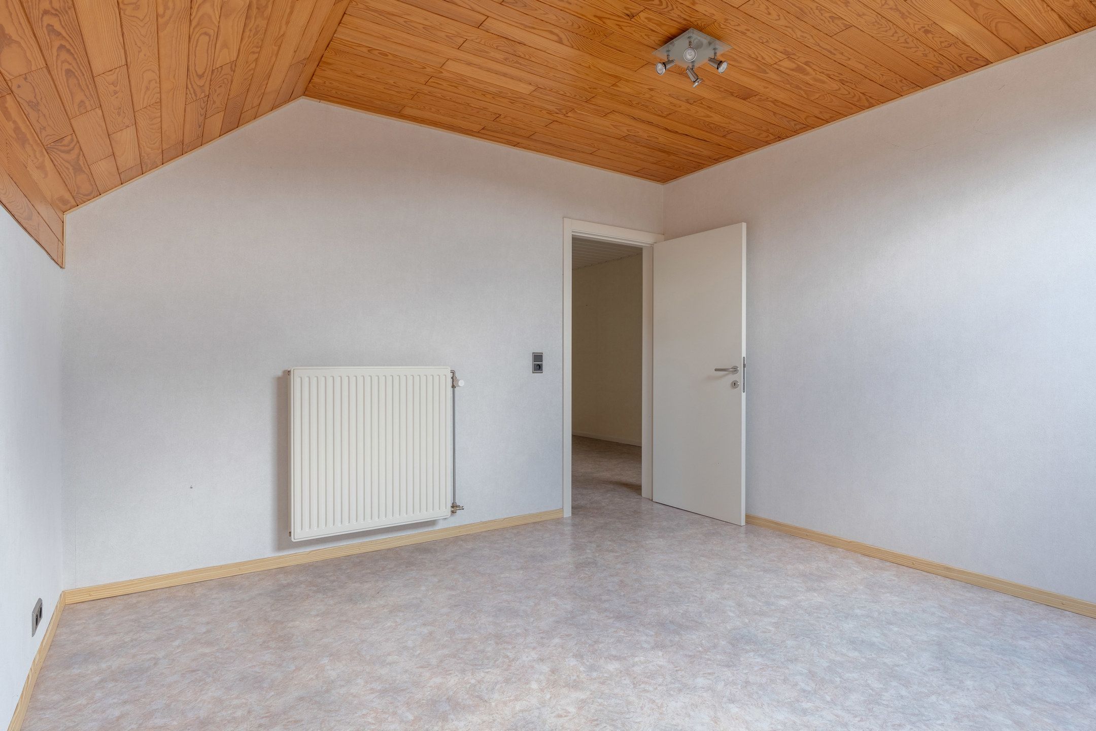 Ruime woning met 4 slpks op mooi zuidperceel van 1.041 m²  foto 26