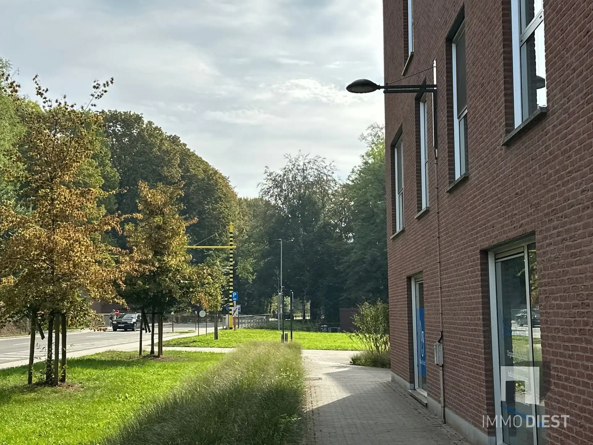 Instapklaar appartement met 2 slpks, terras, parking en kelder foto 21