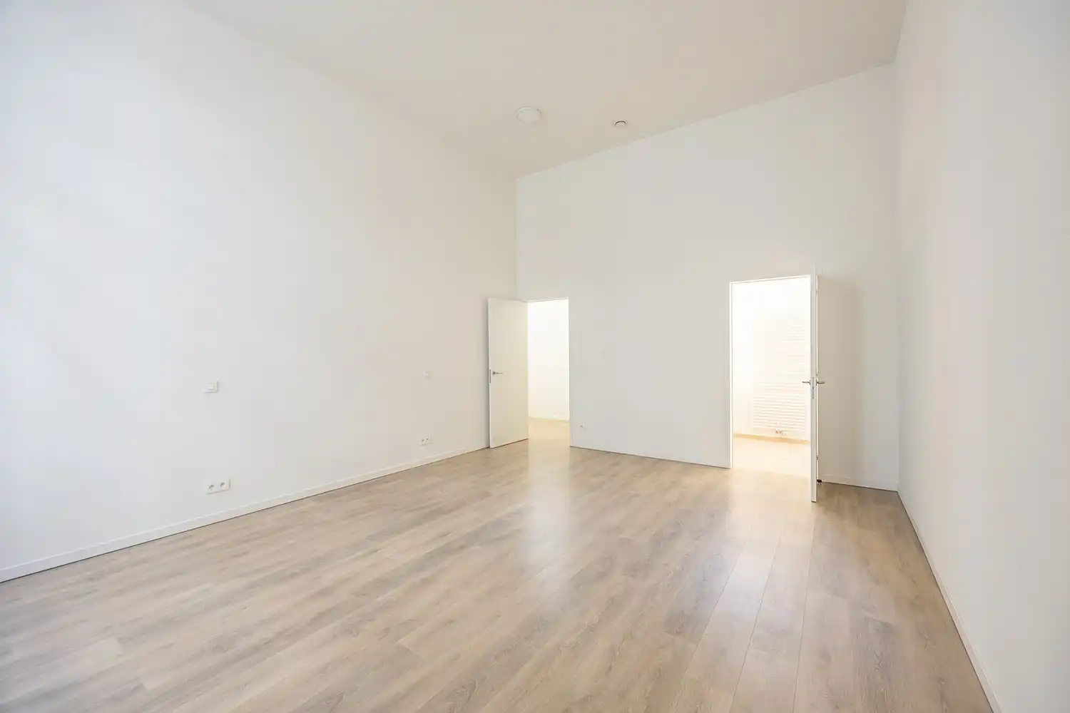 Ruime en lichtrijke duplex met 2 slaapkamers op toplocatie in hartje Antwerpen met terrras en autostaanplaats foto 11