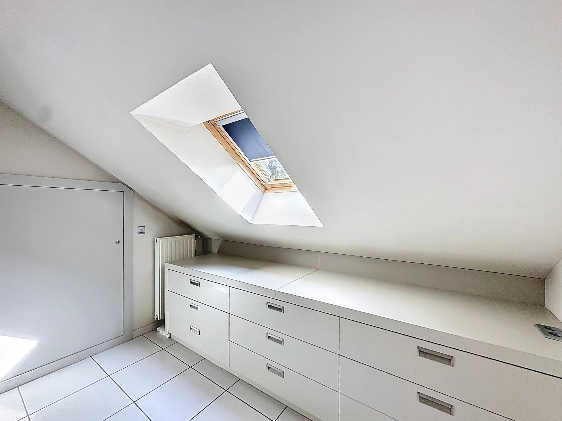 Mooie, vrijstaande woning gelegen op een perceelsgrootte van 9 are, met maar liefst 4 slaapkamers en een ruime dubbele garage. foto 28