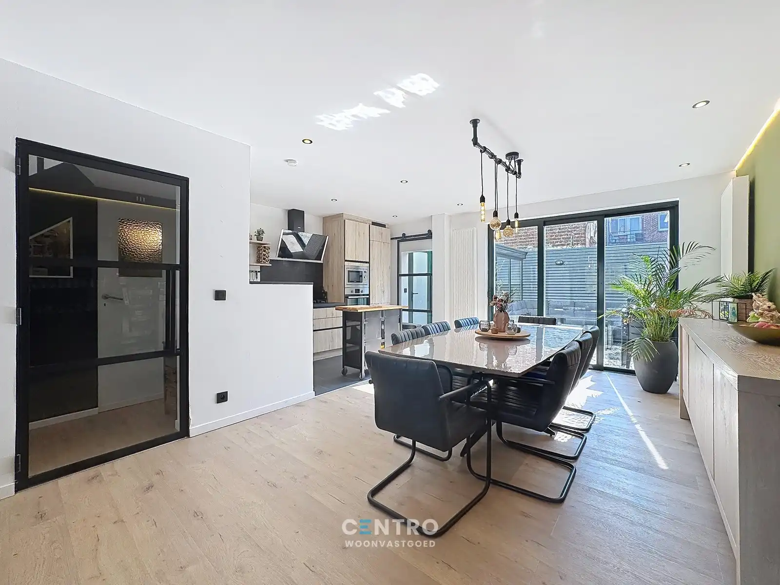 Recent (°2022) gerenoveerde woning met 4 slpks én ZUIDgerichte tuin! foto 6