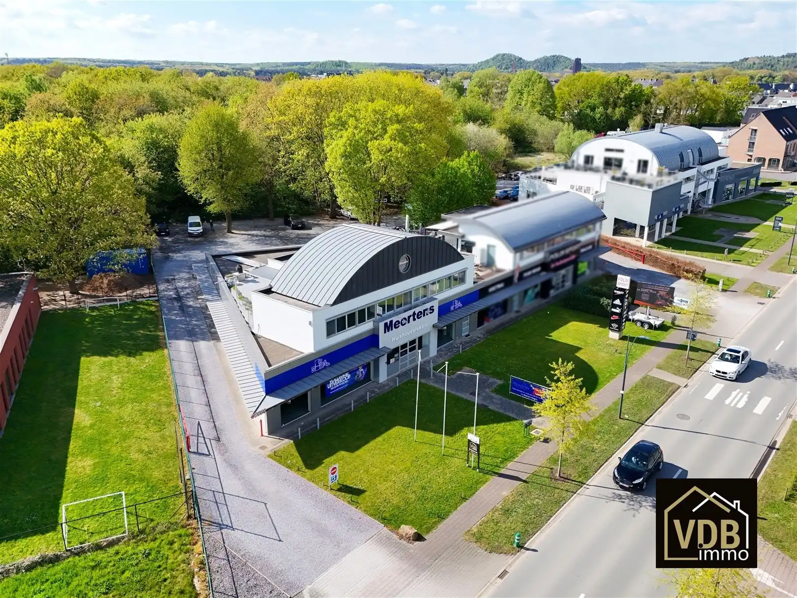 COMMERCIEEL PAND MET PENTHOUSE OP TOP LOCATIE foto 3