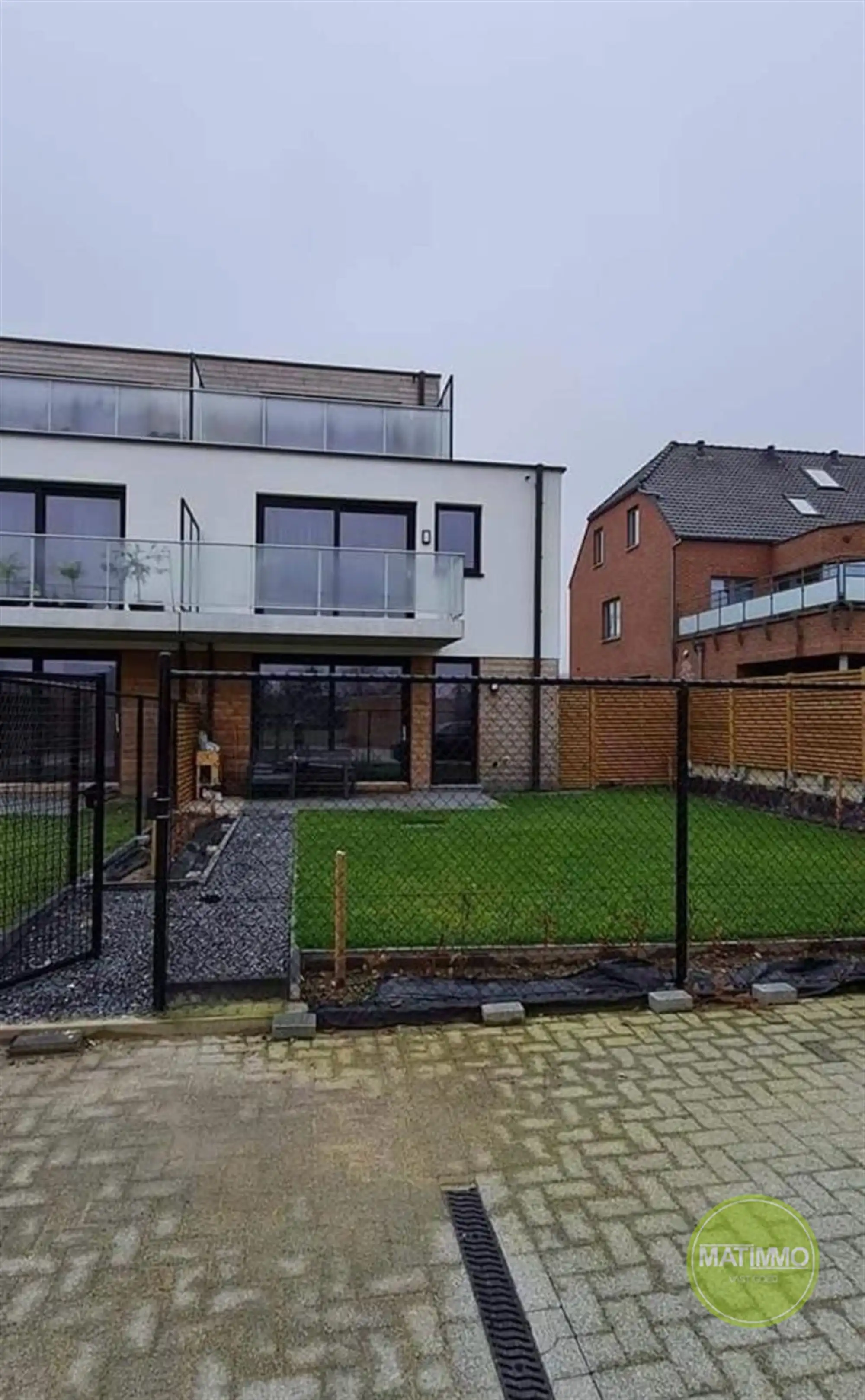 Modern gelijkvloers appartement met 2 slaapkamers in Geel foto 19