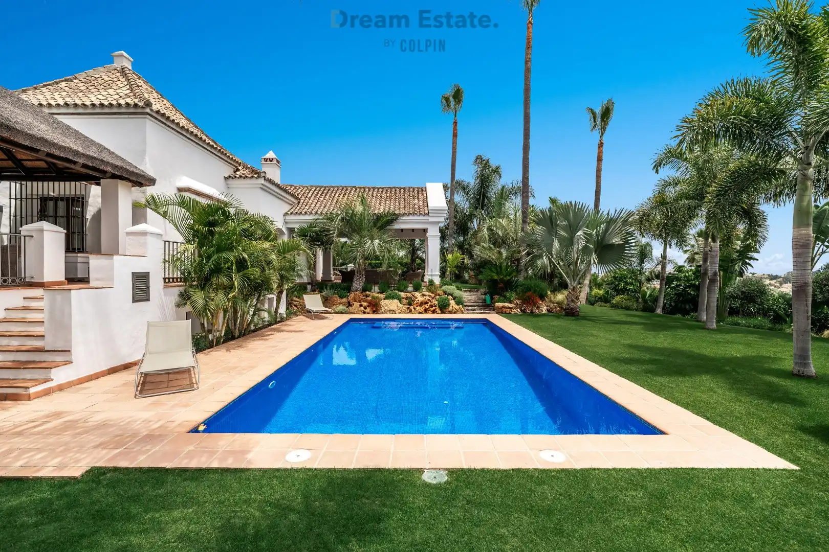 Een werkelijk prachtige Andalusische villa tegenover de golf te Benahavis regio. foto 5