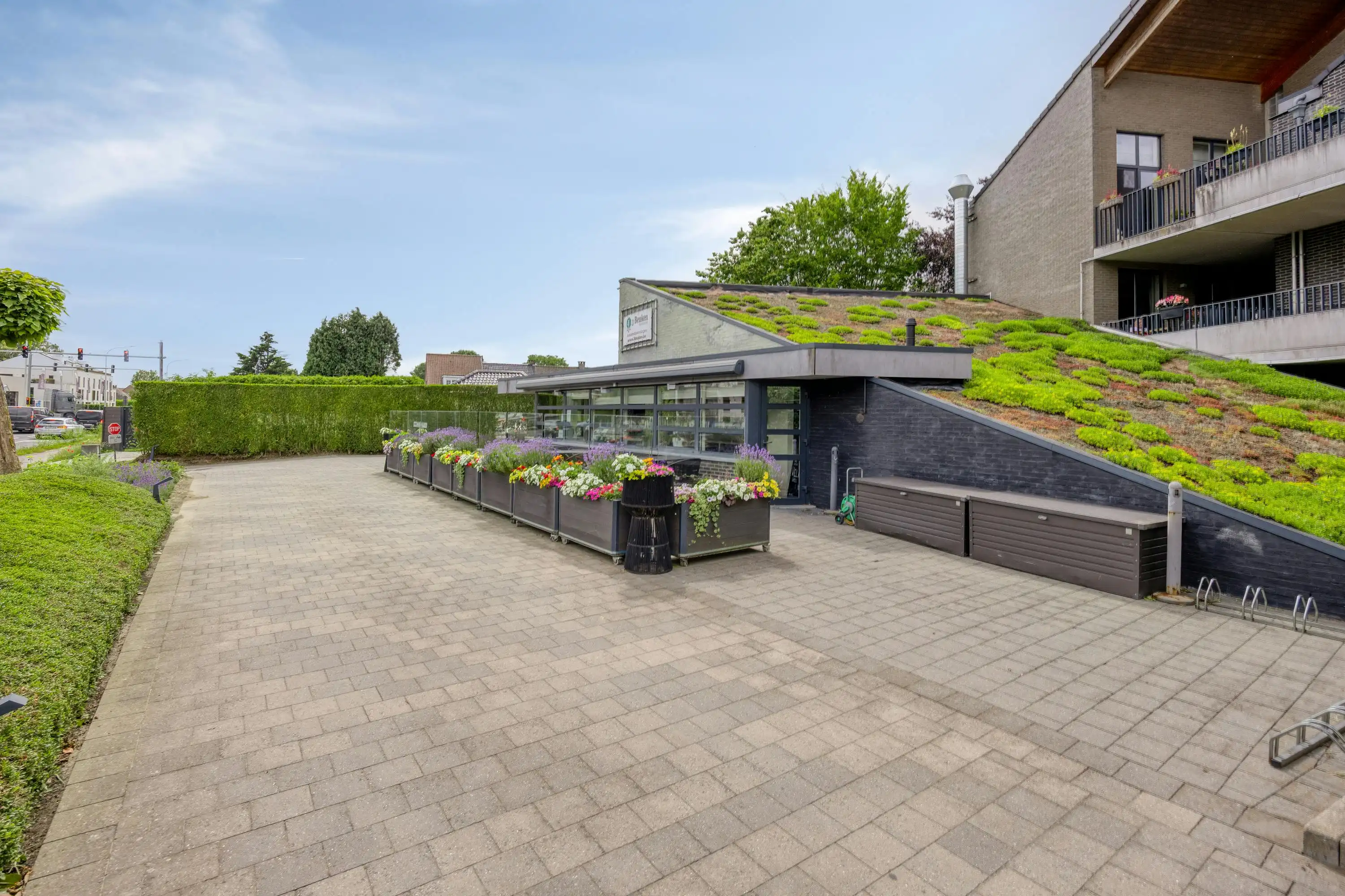 Assistentiewoning met terras en ondergrondse autostaanplaats foto 14