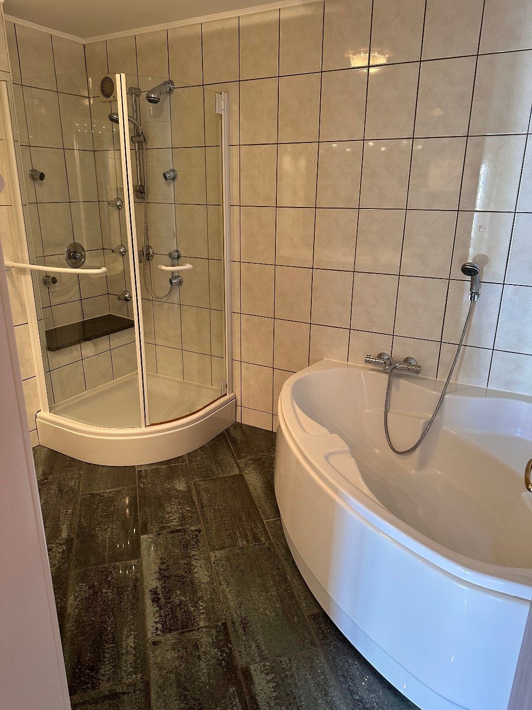 APPARTEMENT VAN 165m² MET 2 SLAAPKAMERS, 2 TERRASSEN en GESLOTEN GARAGE IN LANAKEN CENTRUM !  foto 22