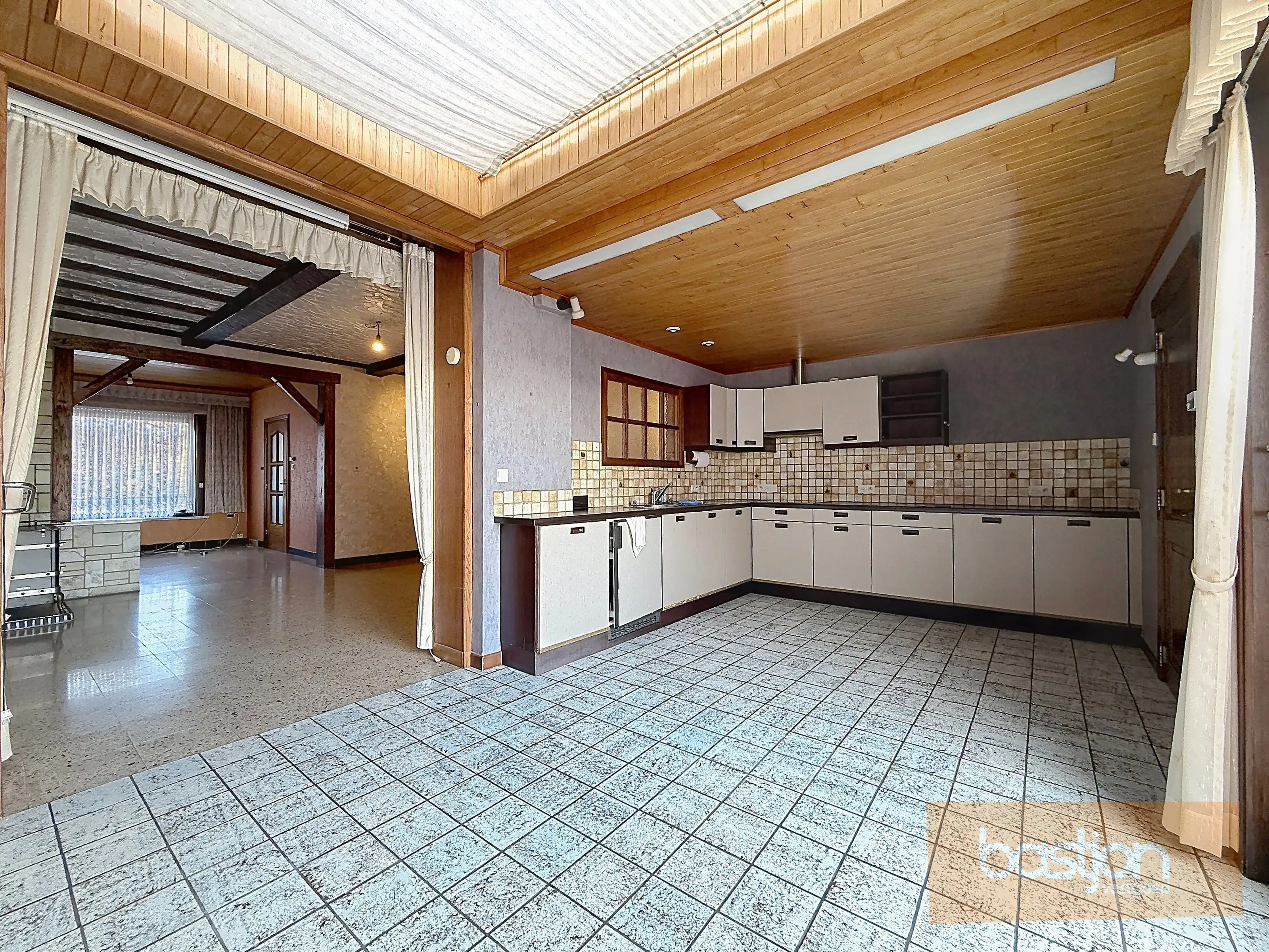 Te renoveren woning met goede ligging foto 5