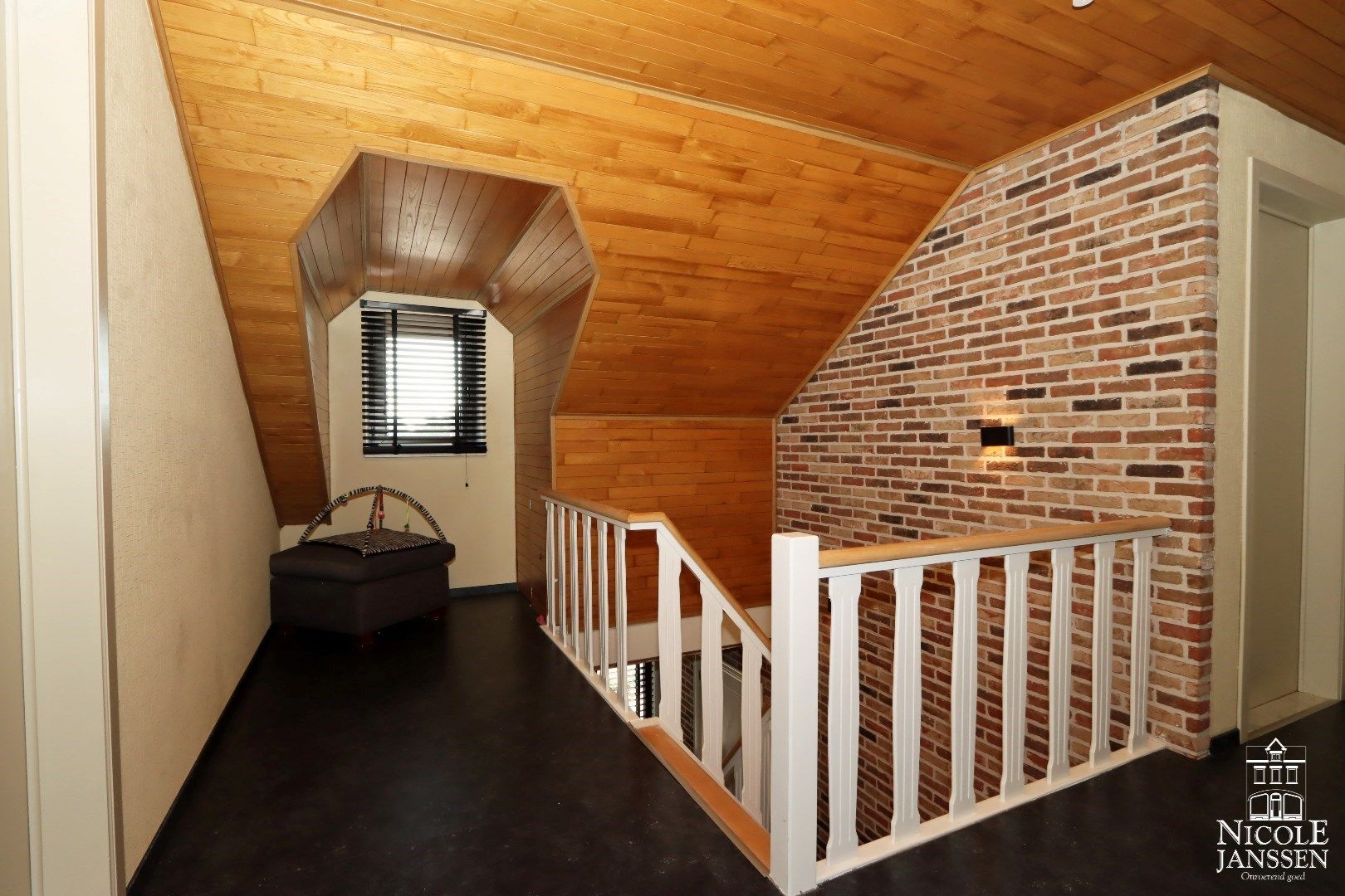 Instapklare gezinswoning met drie slaapkamers, twee badkamers, grote kelder en vrijstaande garage foto 14