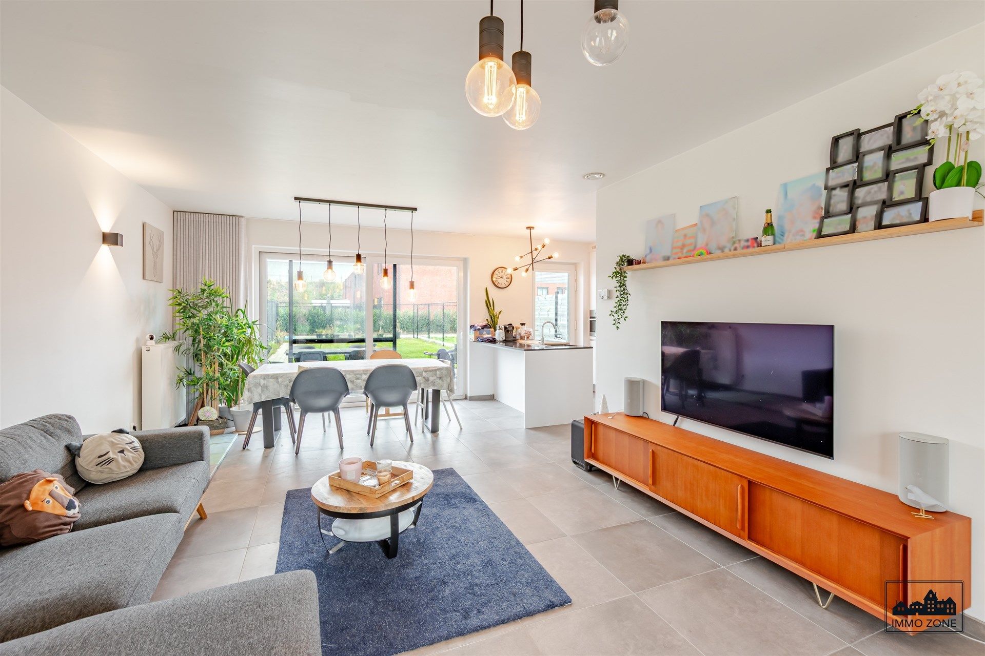 Instapklare woning in leuke omgeving met 4 slaapkamers! foto {{pictureIndex}}