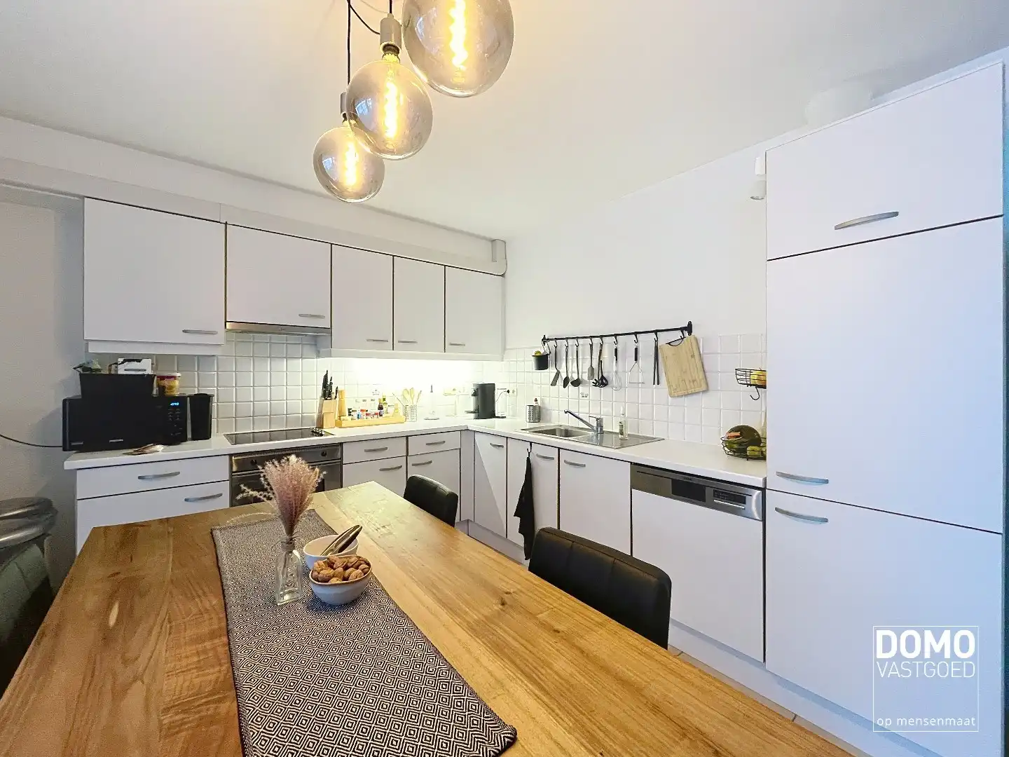 RUIM APPARTEMENT MET TERRAS, 1 SLAAPKAMERS EN PARKEERPLAATS IN HET CENTRUM VAN HASSELT  foto 3