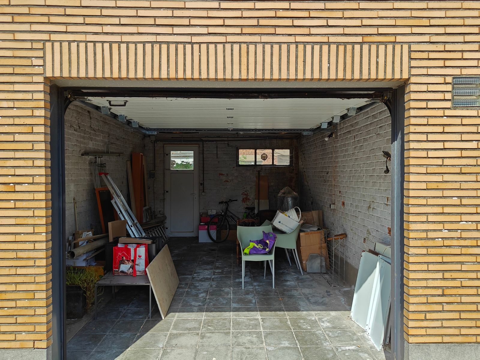 Ruime Garagebox van 22 m² in Ganshoren foto 2