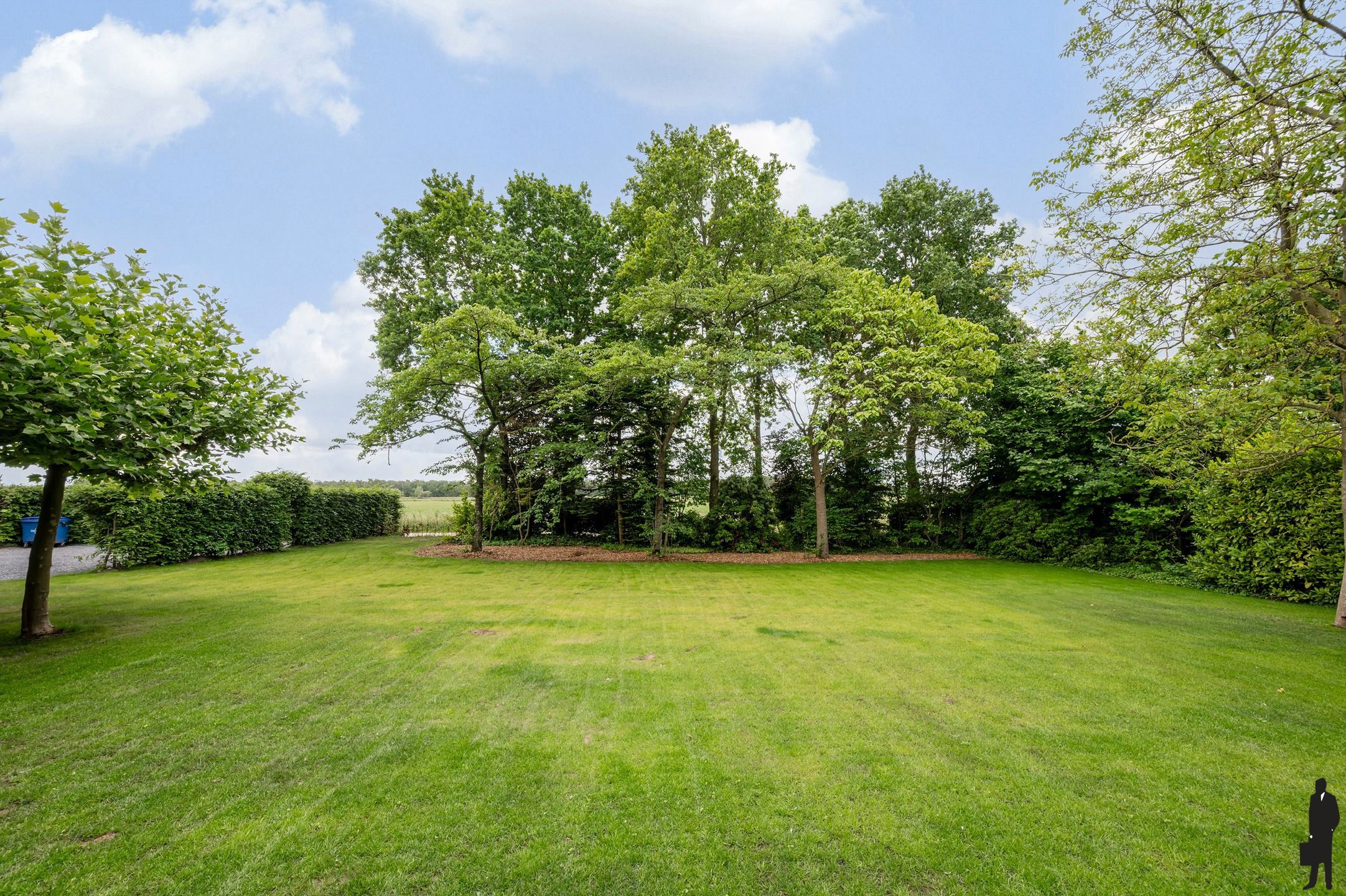 Gerenoveerde villa op 1.900 m² nabij de Nederlandse grens foto 26