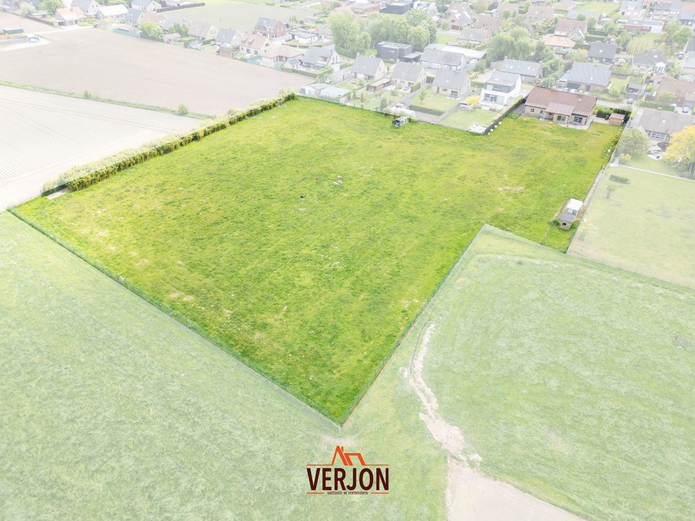 Riante villa op 13.722m2 met 6 slaapkamers, dubbele garage en prachtig vergezicht foto 3