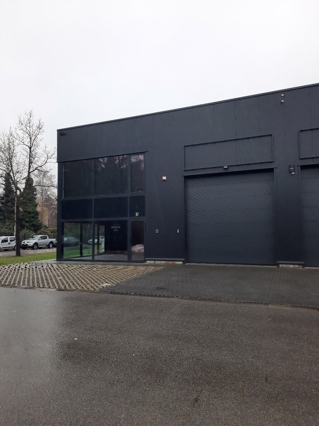 Hoogwaardig KMO-bedrijfsgebouw 187 m² met mezzanine in strategische bedrijventerrein (Winterslag-Genk). foto 6