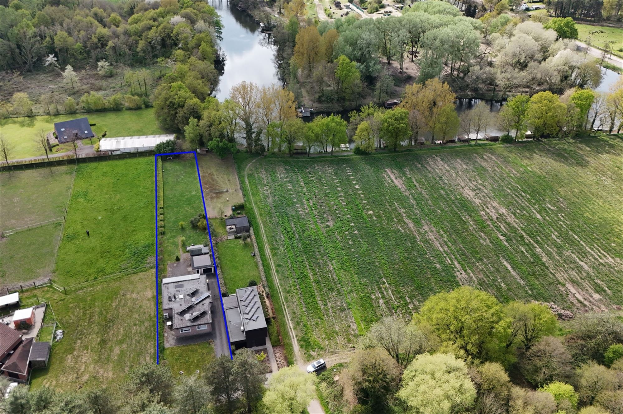 Rustig gelegen gelijkvloers-woning te Koningshooikt - nabij Duffel foto {{pictureIndex}}