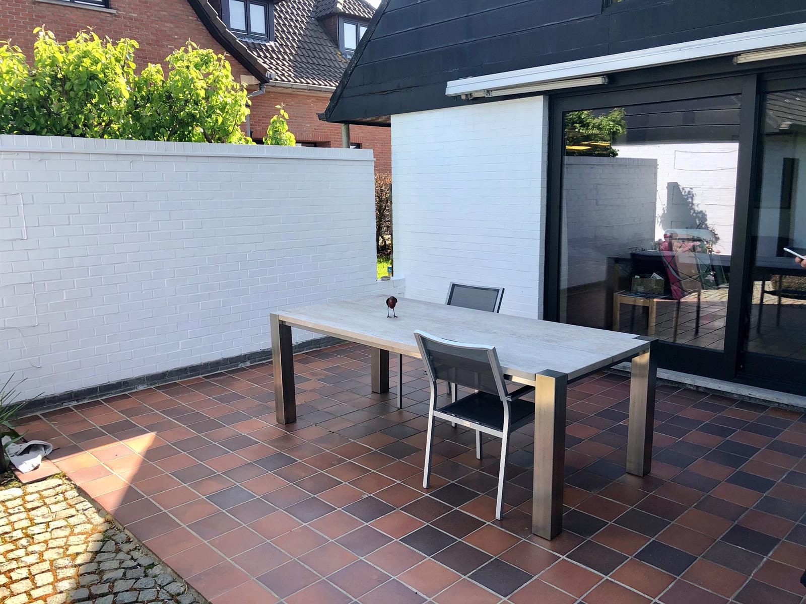 RUIME WONING MET 3 SLAAPKAMERS EN PRACHTIGE TUIN foto 4