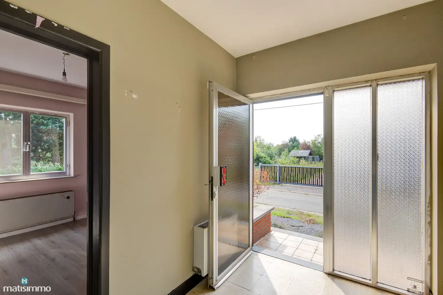 RUIME, GELIJKVLOERSE WONING (VOLLEDIG ONDERKELDERD), MET GARAGE EN TUIN NABIJ CENTRUM GENK foto 4