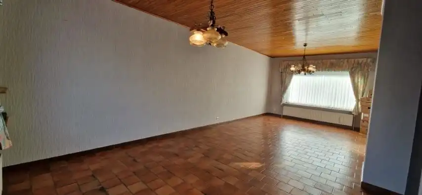 Ruime BUNGALOW open bebouwing,  met 2 slaapkamers, grote zolder, mooie tuin en aparte garage op 9 are 97 ca. foto 7