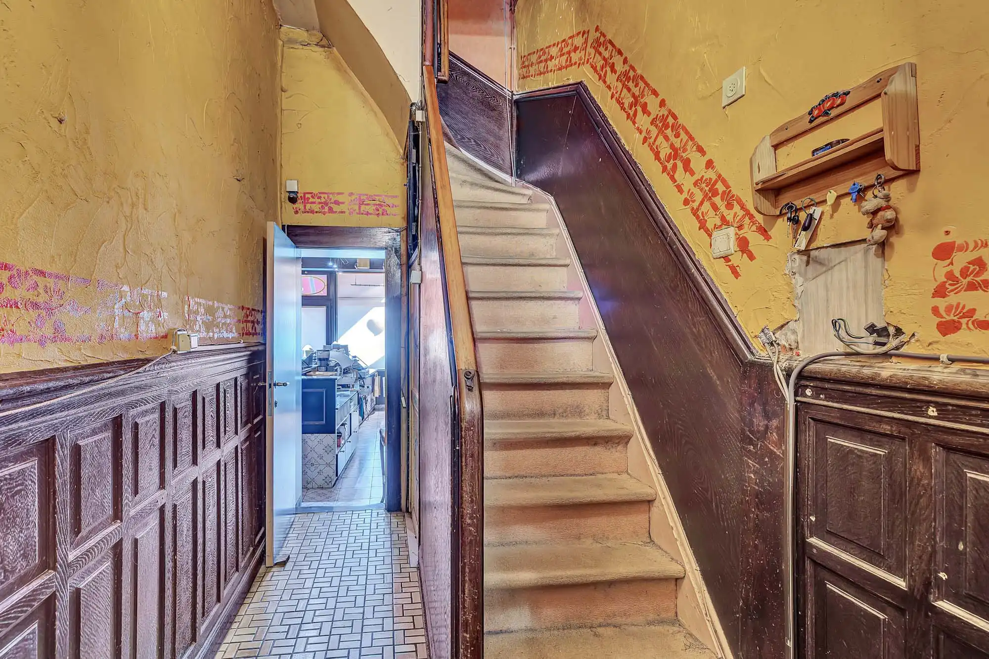 Op strategische uitvalsbasis bevindt zich deze handelswoning foto 18