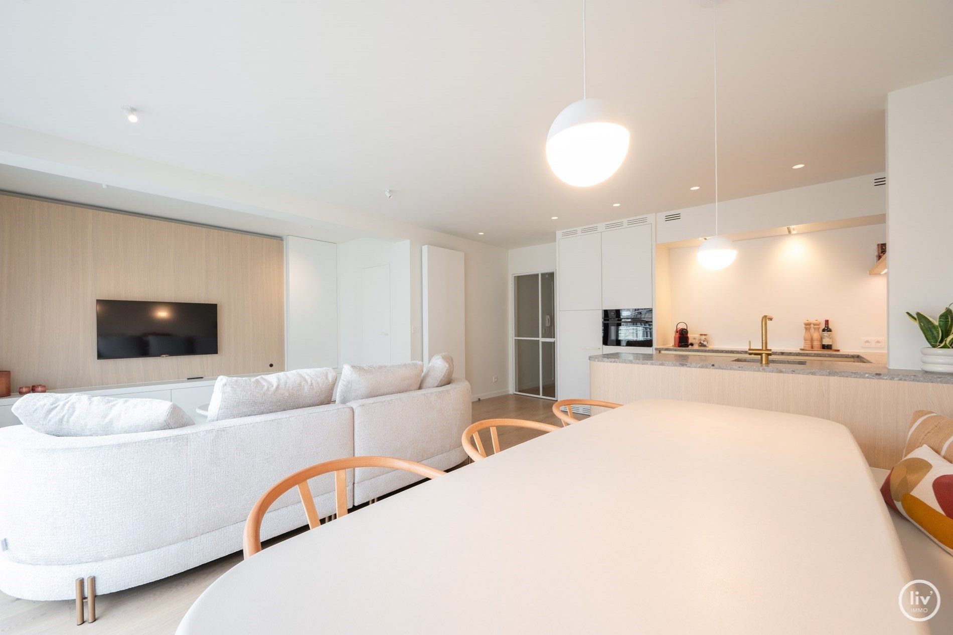   Stijlvol en luxueus gerenoveerd appartement met mooie gevelbreedte (6,47m) foto 6