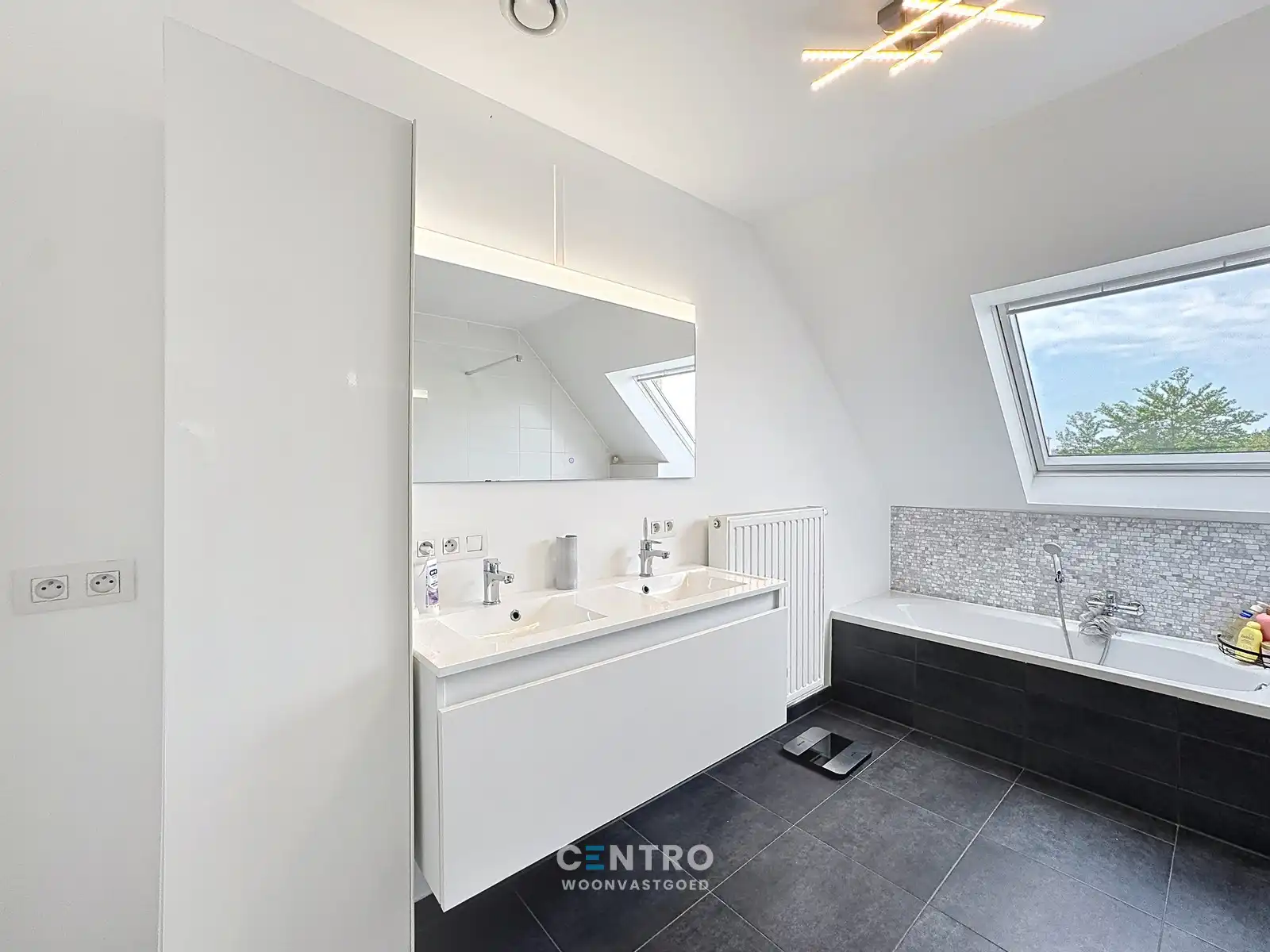 Instapklaar RUIM appartement met 3 RUIME slpks +  ruim ZUDgericht terras! foto 6