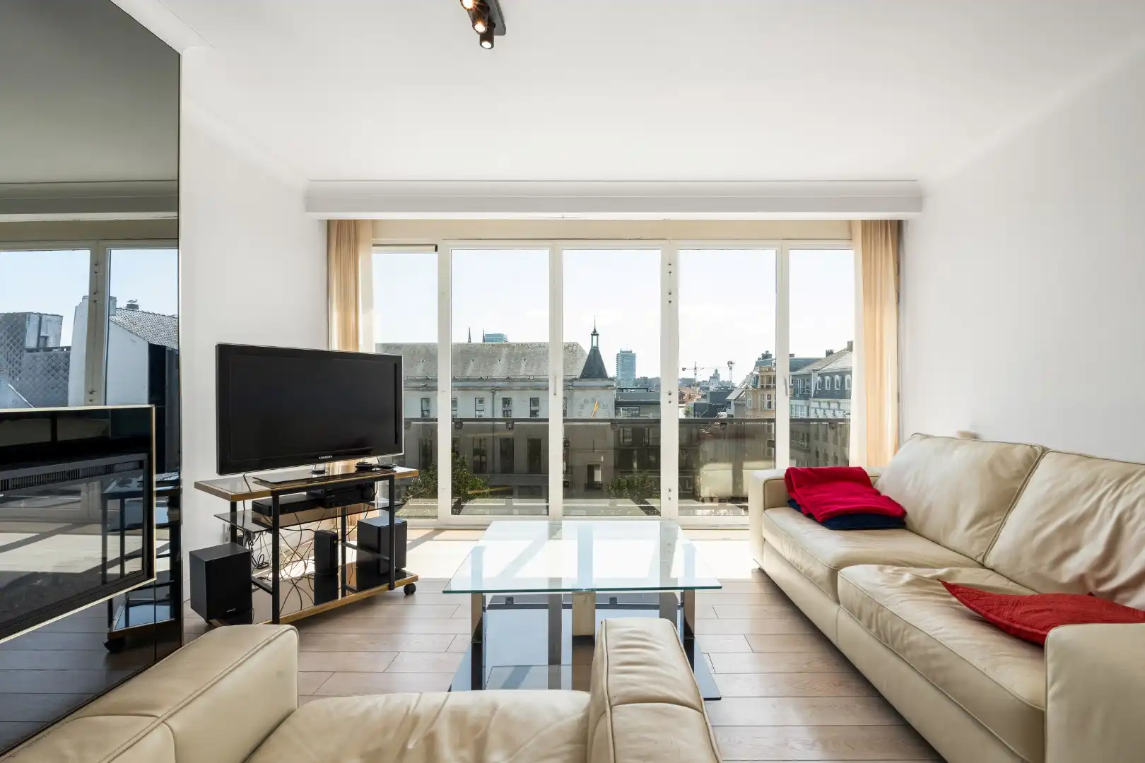 Ruim 2-slaapkamerappartement van 113 m² met open zicht op het Wapenplein – absolute topligging - gunstig EPC! in hartje Oostende foto 4