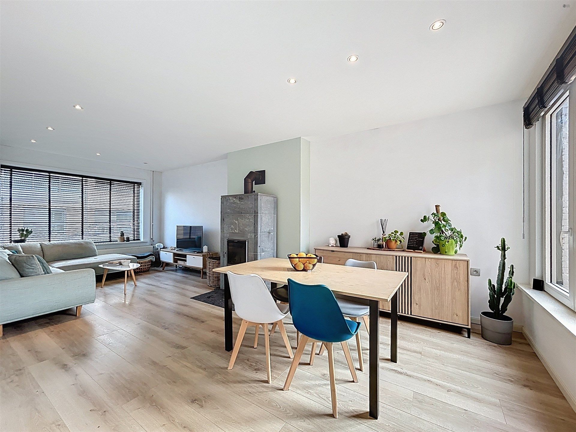 gerenoveerde gezinswoning met 3 slaapkamers, garage op perceel van 276m² foto 2