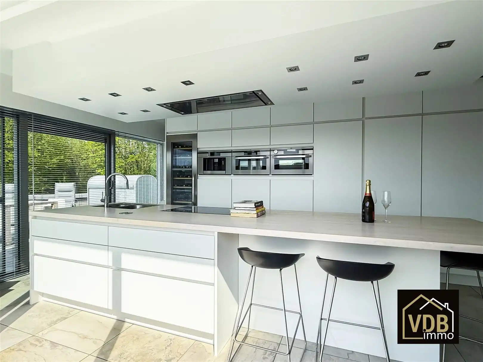 COMMERCIEEL PAND MET PENTHOUSE OP TOP LOCATIE foto 26